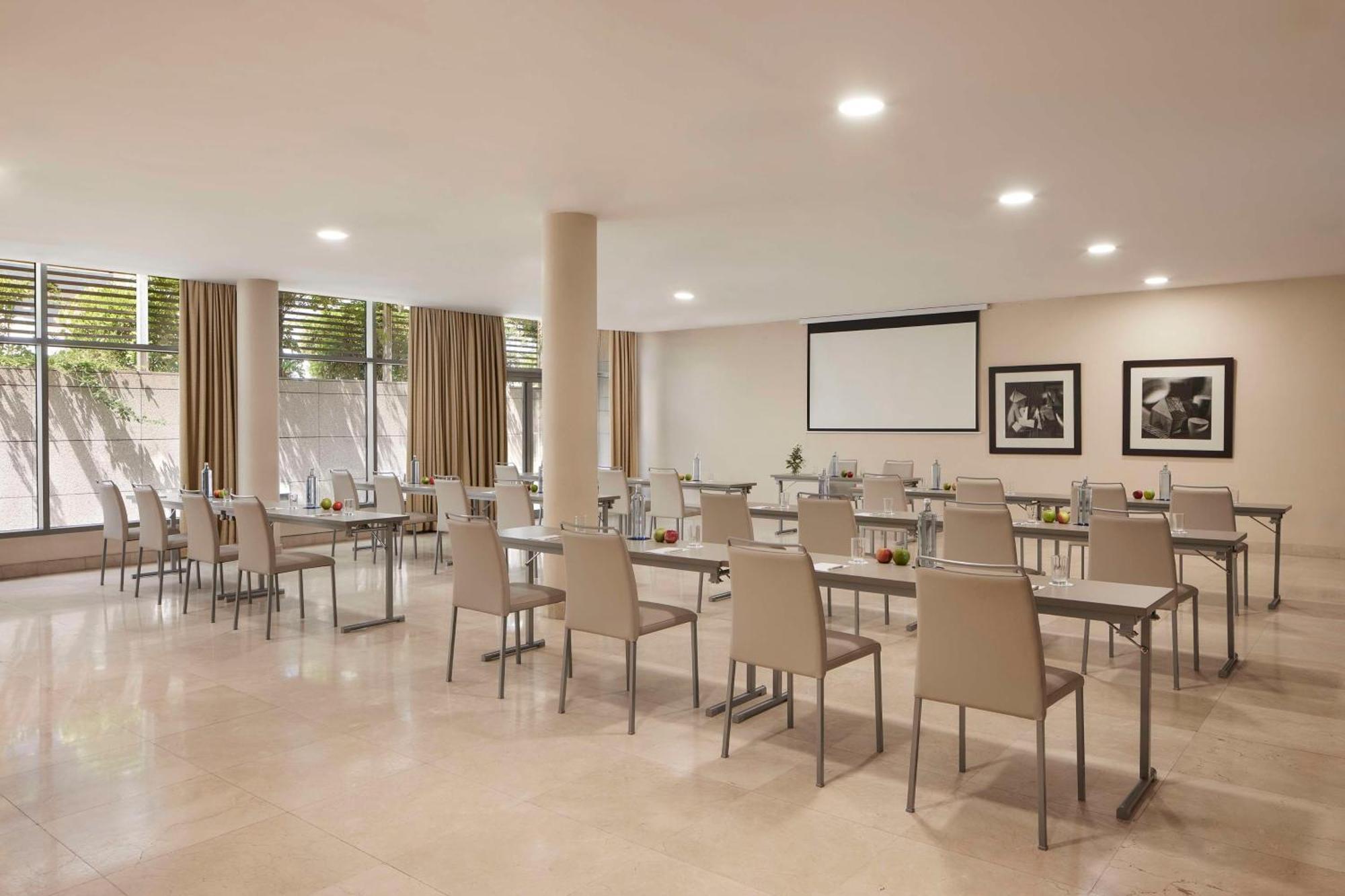 Nh Alcorcon Hotel Bagian luar foto