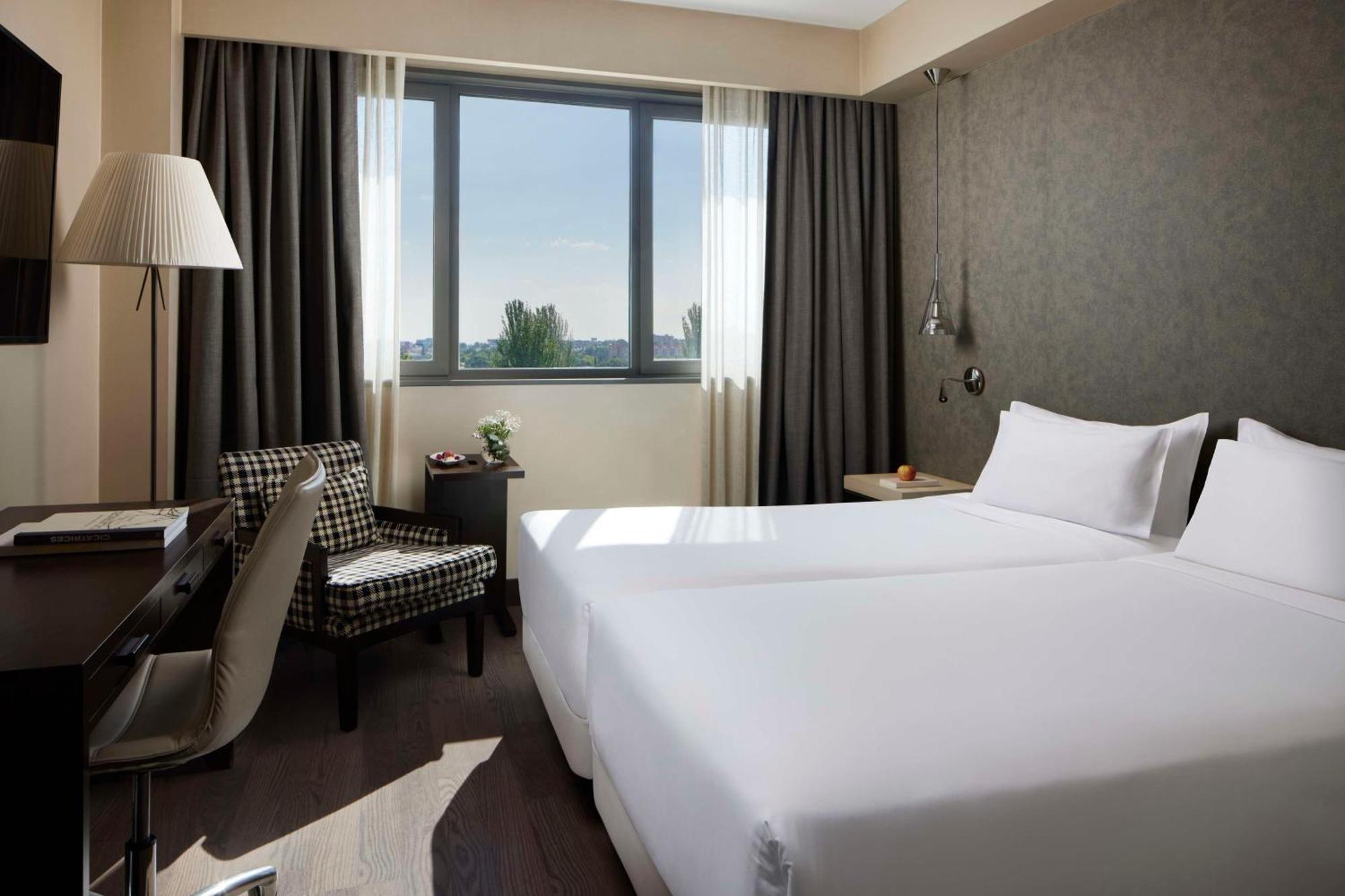 Nh Alcorcon Hotel Bagian luar foto