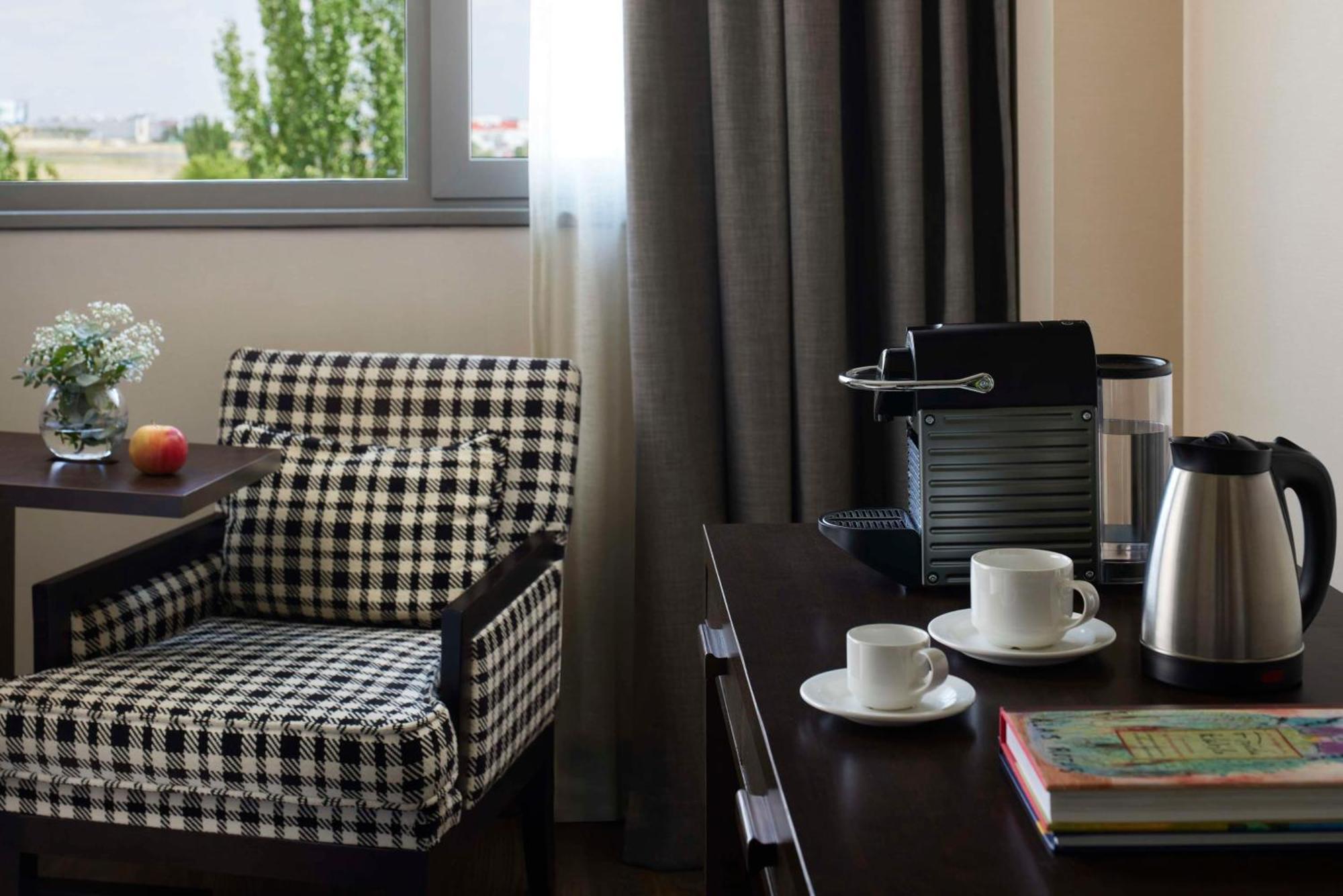 Nh Alcorcon Hotel Bagian luar foto