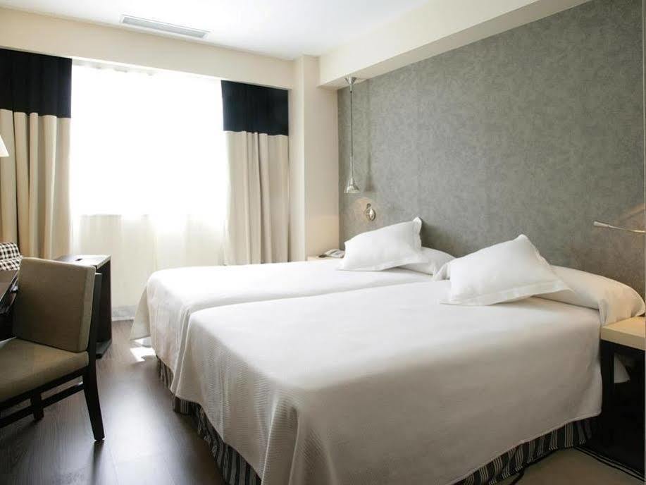 Nh Alcorcon Hotel Bagian luar foto